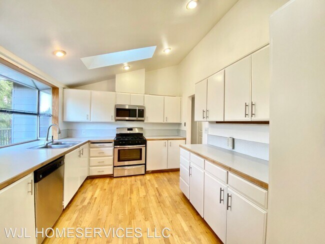Building Photo - 4 br, 2.5 bath House - 1524 172nd Place NE