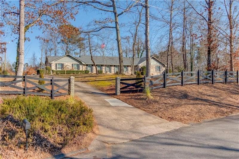 Primary Photo - 208 Pine Crest Dr