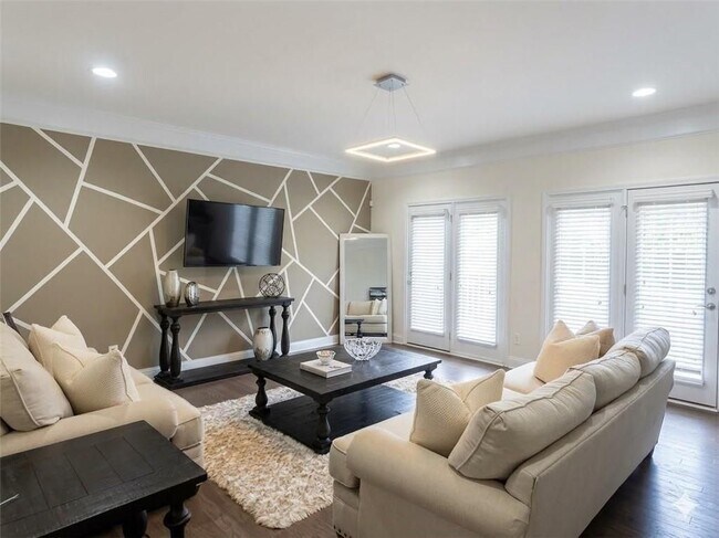 Foto del edificio - 6272 Century Park Pl SE