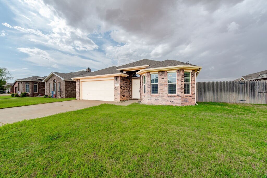 Foto principal - Spacious 4-Bedroom Gem in North Lubbock