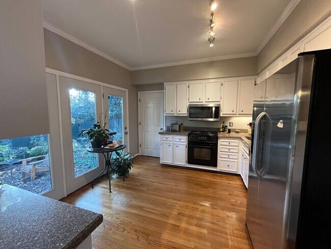 Foto del edificio - 2 Bedroom/ 2.5 Bath Townhome with 1 Car Ga...