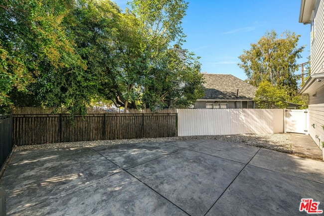 Building Photo - 4222 Woodman Ave