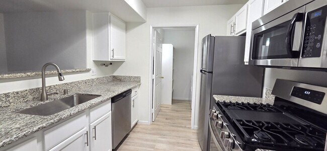Foto del edificio - 950 Seven Hills Dr