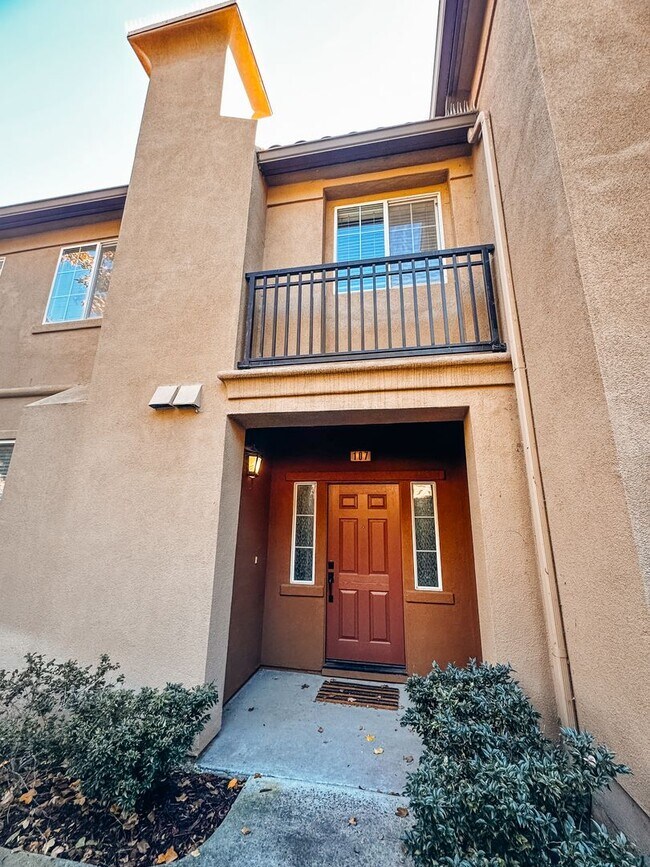 Foto del edificio - Townhouse in Livermore Available for Immed...