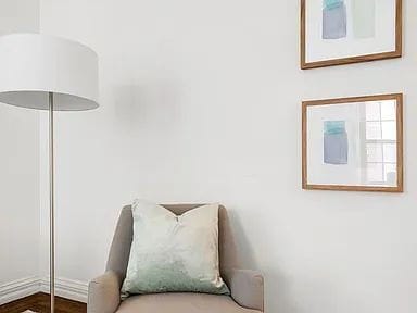 Foto del edificio - Oversized one-bedroom apartment within walking distance of historic churches, courthouses, Trader...