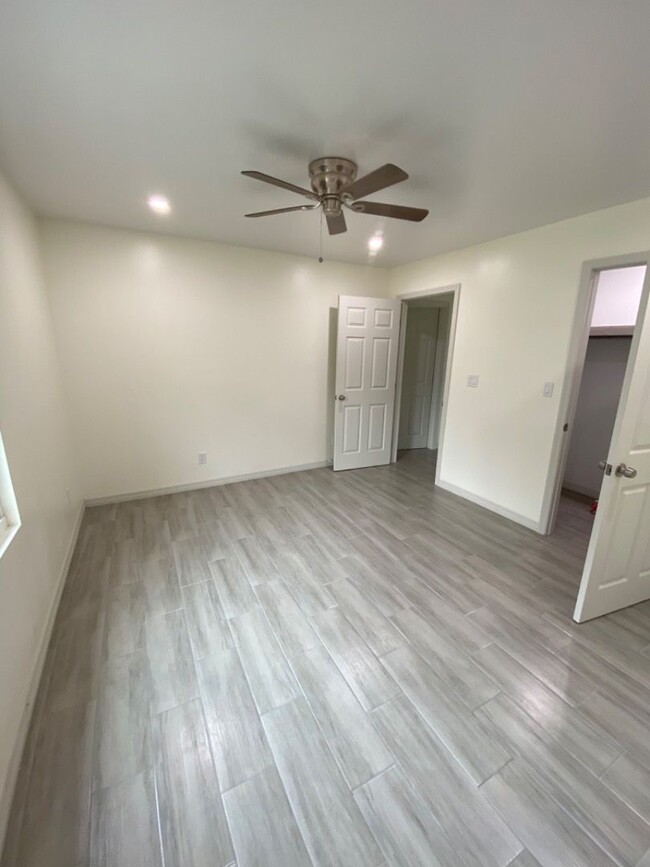 Building Photo - Remodeled 4 Bedroom, 2 Bathroom Manufactur...