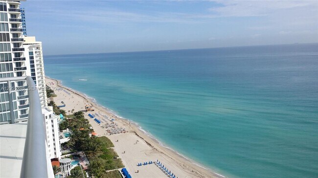 Foto del edificio - 17121 Collins Ave
