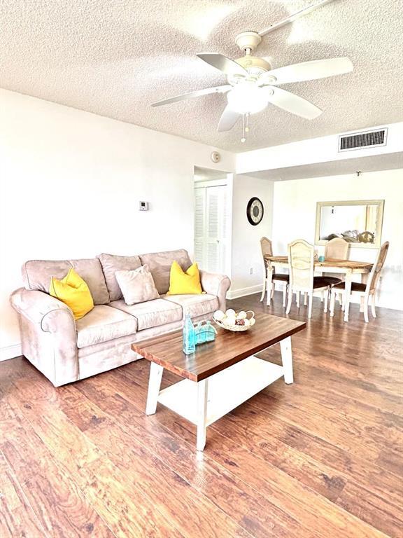 Foto del edificio - 21405 Olean Blvd