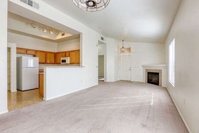 Building Photo - 2 Primary Bedroom Condo with a Mountain Vi...