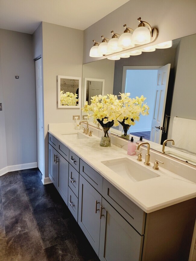 Foto del edificio - 2700 Woodmere Dr