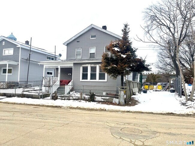 Building Photo - 128 Franklin St