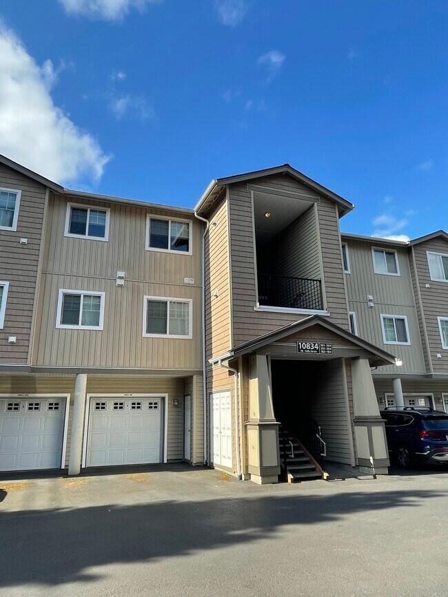 Building Photo - 10834 NE Holly St