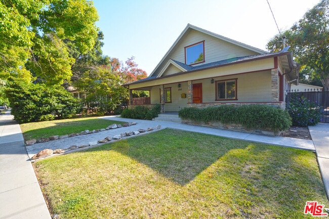 Building Photo - 1093 Avoca Ave