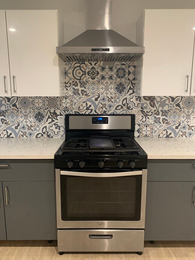 New Stainless Steel Gas Stove - 322 21st Ave
