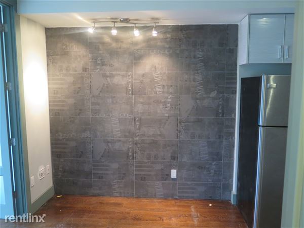 Building Photo - 508 Seneca Ave