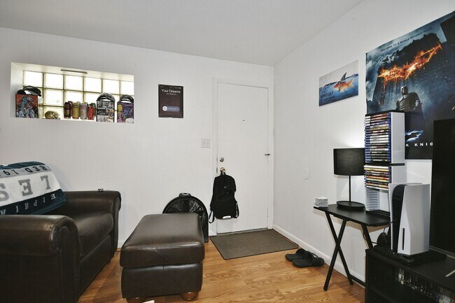 Foto del edificio - 2102 West St