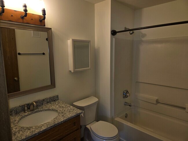 Foto del edificio - Lake Ridge Condominium