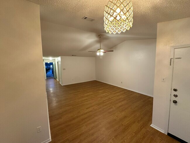 Foto del edificio - 4504 Dorsett Oaks Cir