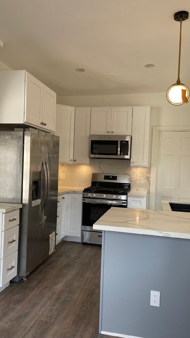 Kitchen close up - 1540 S Sherbourne Dr