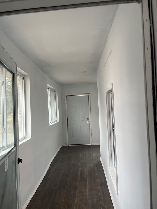 Building Photo - 127 Burbank Ave