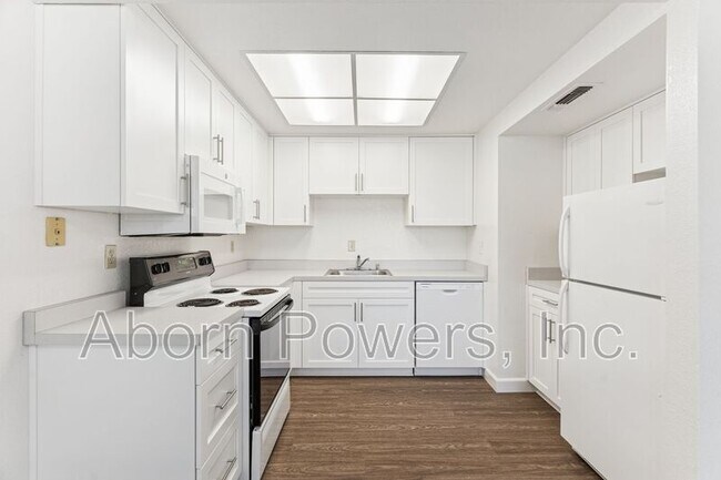 Foto del edificio - 2529 Greenwood Ln