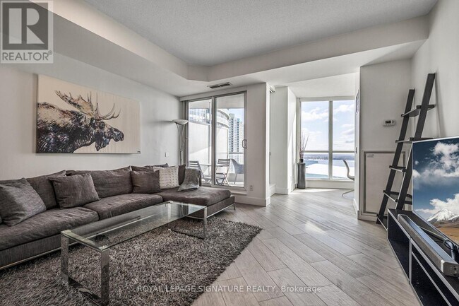 Photo du bâtiment - 218 Queens Quay W