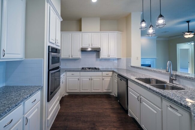 Building Photo - 4BR SFR • Walk-In Pantry • Fenced Yard in Coventry