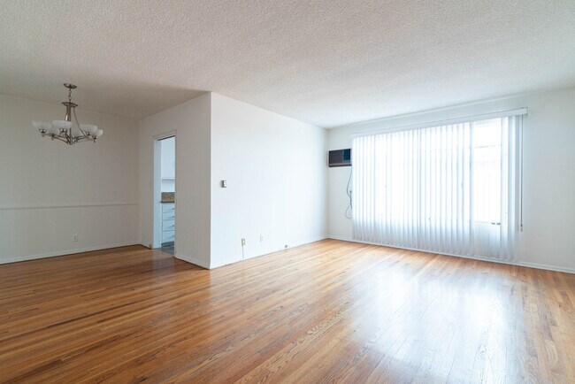 Building Photo - 109 N Hayworth Ave