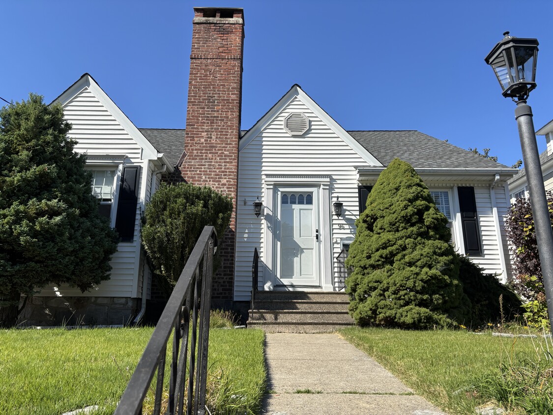Foto principal - 96 Moody Ave
