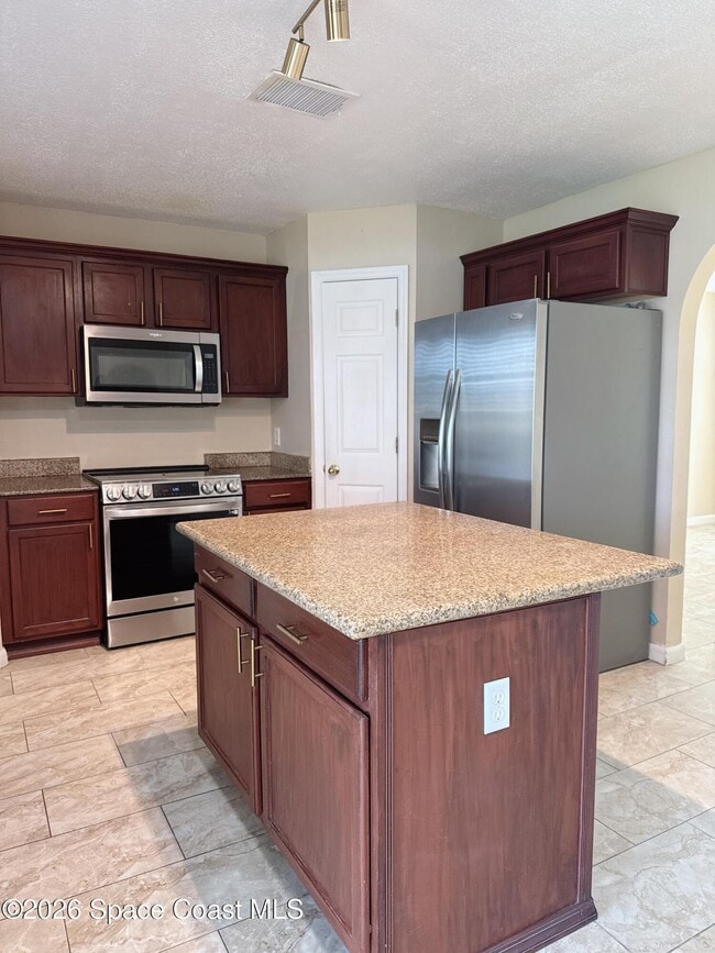 Building Photo - 1718 Sawgrass Dr SW