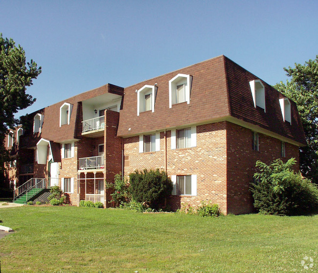 Vista alternativa del edificio - Brandywine Court Condo Apartments