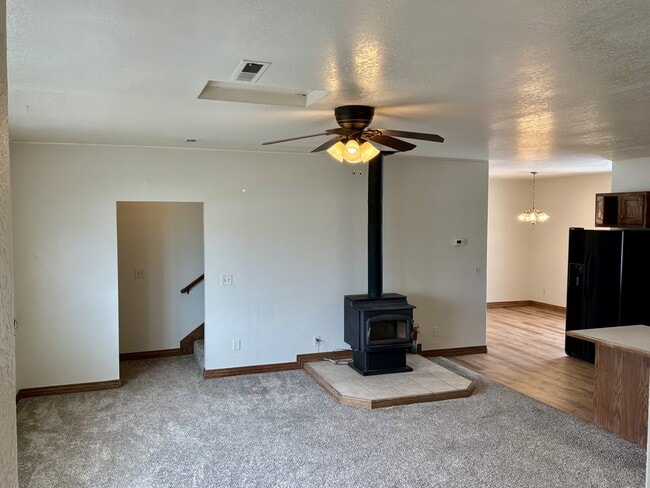 Building Photo - 395 Blakeland Dr