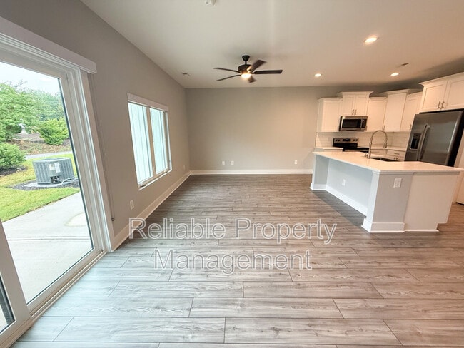 Building Photo - 4 S Laird Dr