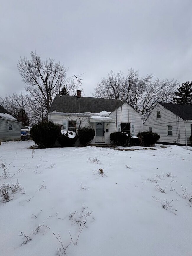 Foto del edificio - Three bedroom one bathroom home for rent