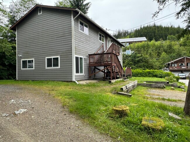 Building Photo - 1229 Black Bear Rd