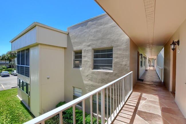Building Photo - 860 Normandy Trail