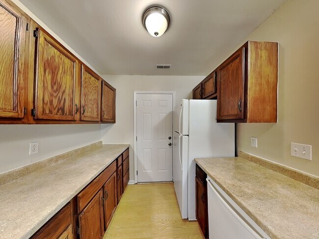 Building Photo - 6900 Duncroft Ln