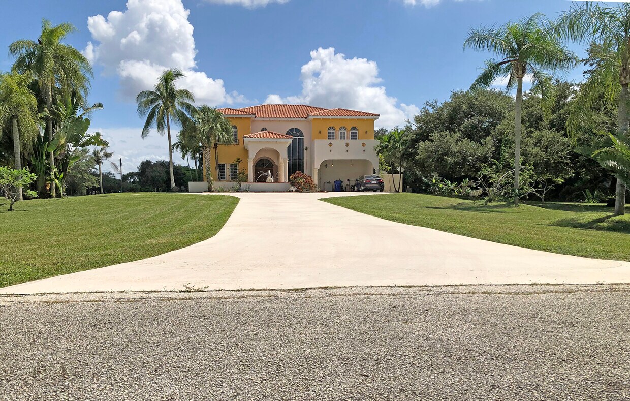 Primary Photo - 19200 SW 57th Ct