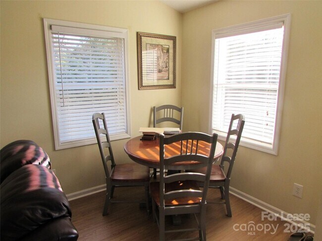 Foto del edificio - 137 Pine Meadow Ln