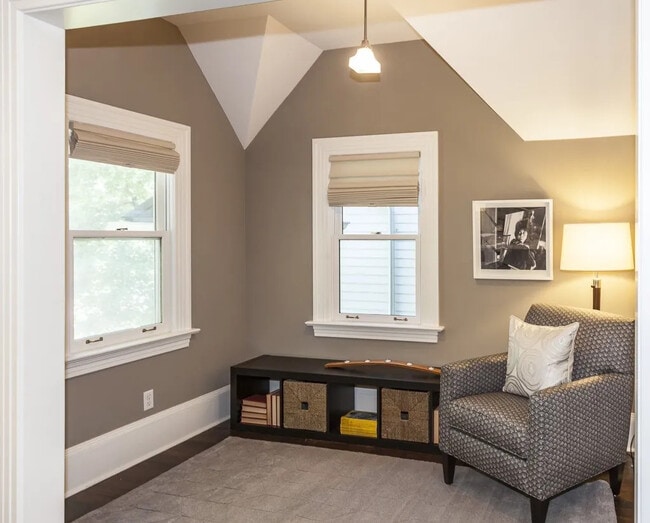 Photo - 1419 E Denny Way Apartment