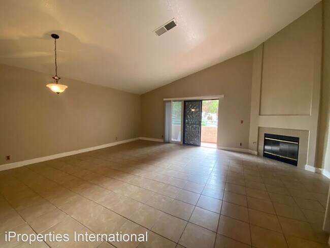 Foto del edificio - 2 br, 2.5 bath House - 960 N Sloan #206