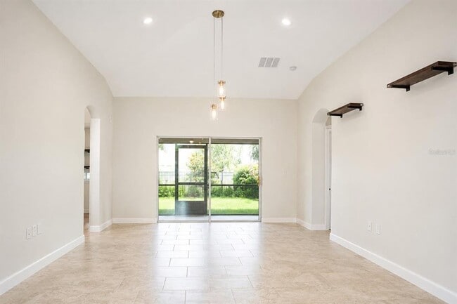 Foto del edificio - 2172 Lakeside Ave