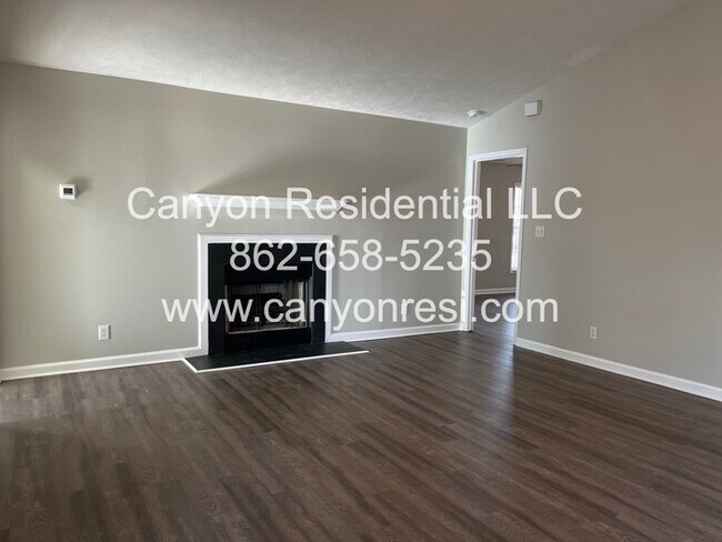 Foto del edificio - 461 Bedford Knoll Dr