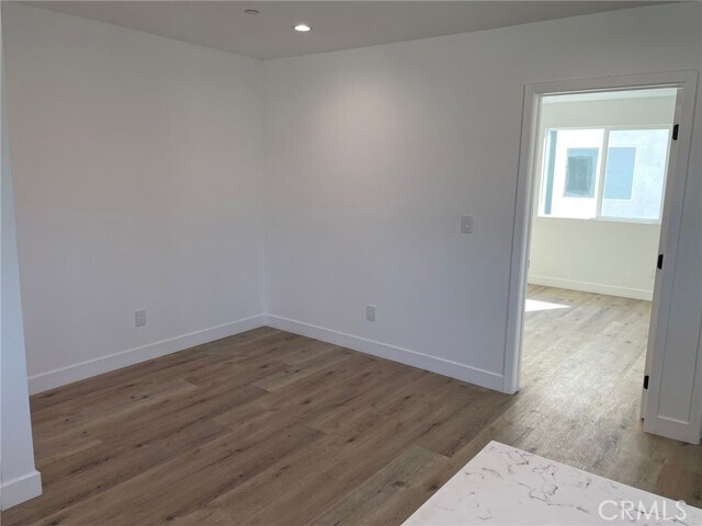Foto del edificio - 1529 Winona Blvd