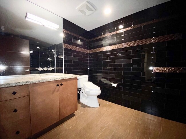 Building Photo - 418 E Las Tunas Dr