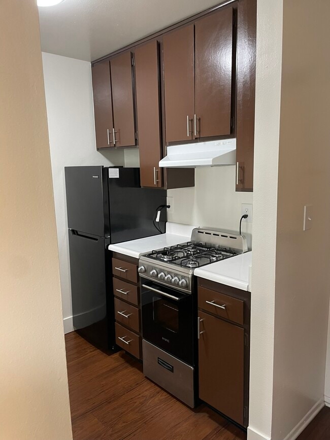Unit 312 Kitchen - La Villa Mesa