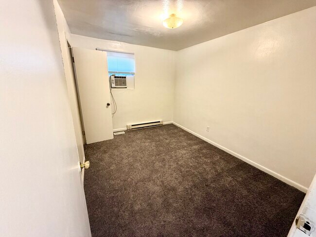 Foto del edificio - 1724 Selden Ave