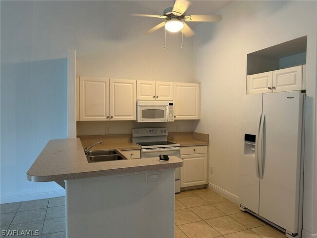 Building Photo - 423 SE 23rd Pl