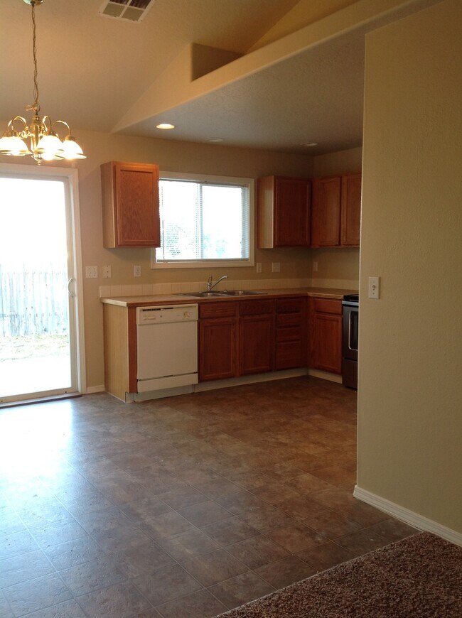 Building Photo - Fabulous location. Nice home with new carpet and paint. Living and family room.