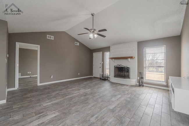 Foto del edificio - 4825 Colleen Dr